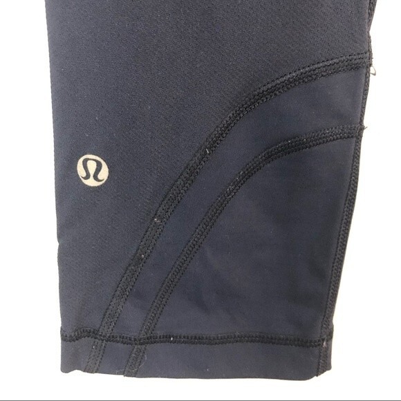 Lululemon Navy Run Inspire Crop II Size 6 - Picture 10 of 16